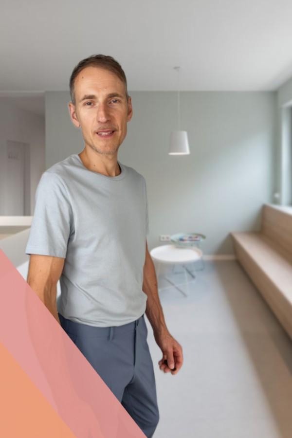 Praxiscoach Daniel Prawdzik in der Arztpraxis